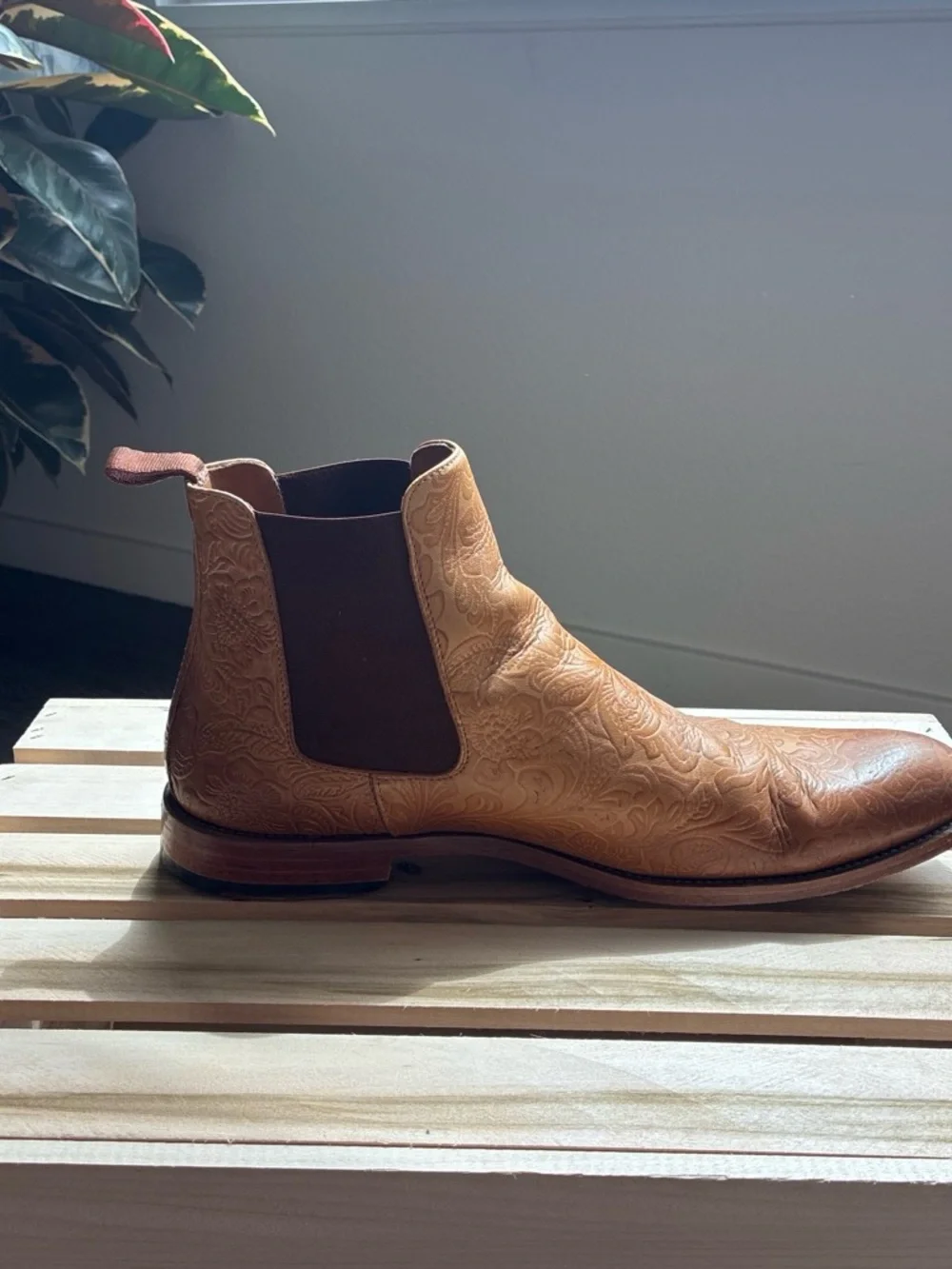 TAFT Men's Embossed Tan Chelsea Boots